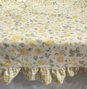 Waverly Garden Room Table Topper Scarf Ruffled Yellow Roses Green Square 36” - Picture 1 of 4