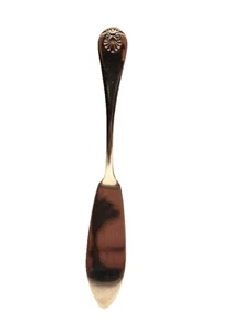 WM A Rogers A1 Vintage Onieda Ltd. Shell pattern silver plate butter knife - Picture 1 of 4