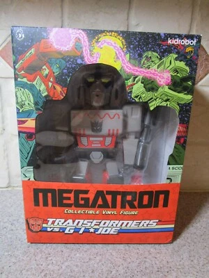 Kidrobot Transformers Vs G.I. Figura Vinilo Coleccionable Joe Megatron 7" 29170 Foto 1 de 4