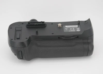 Genuine Nikon MB-D12 multi-Power Battery Pack Battery Grip for  D800/D800E/D810 - Image 1 of 4