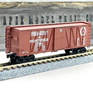 Micro-Trains Special Run N Scale Piedmont Northern Outer Brace Wood Boxcar 17264 - Picture 1 of 10