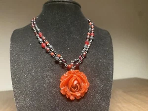 Vintage rote Harz Rose Multi Strang Halskette schwarz & rot Glasperlen verbunden Kette - Bild 1 von 14