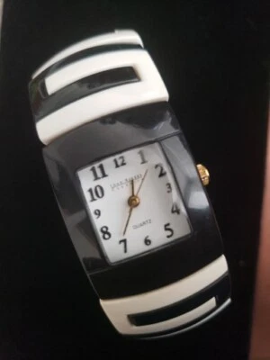 Relógio da moda Joan Rivers preto e branco - Precisa de bateria - Imagem 1 de 4