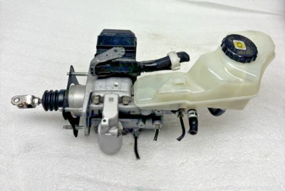 Unidad de módulo de bomba de cilindro de refuerzo de freno Toyota Prius 2016-2017 47210-47110 OEM Foto 1 de 4