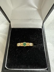 18ct Yellow Gold Emerald Diamond Ring - Picture 1 of 5