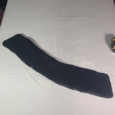 Cuello de piel sintética con botones tiene lazos para botones de 5" de ancho X 25"- 26" de largo Foto 1 de 4