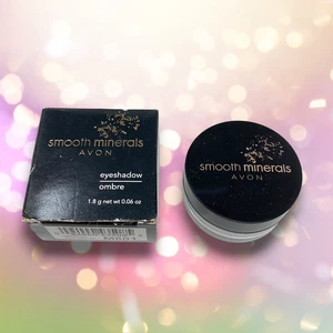 NEW Avon Smooth Minerals Loose Powder Eyeshadow Ombre Mineral Ice 1.8 g M801 Box - Picture 1 of 3