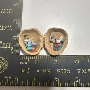Hallmark Ornament: 1990 Nutshell Chat, QX5193, scatola non come nuova - Foto 1 di 3