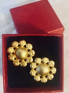 Vintage GIVENCHY SIGNED Gold Tone Domed Chain Clip On Earrings  Surround - Picture 1 of 4