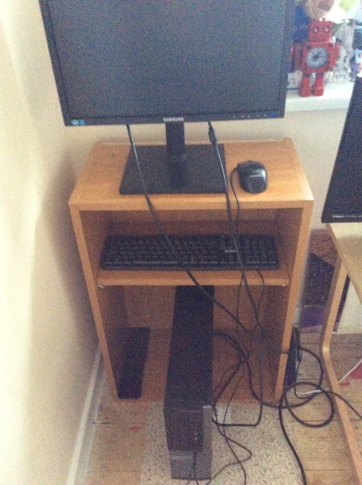 computer black make is Samsung  - Image 1 of 1