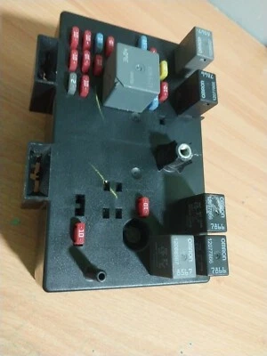 06 07 Caja relé de fusibles interior Saturn Vue 15774918 Foto 1 de 4