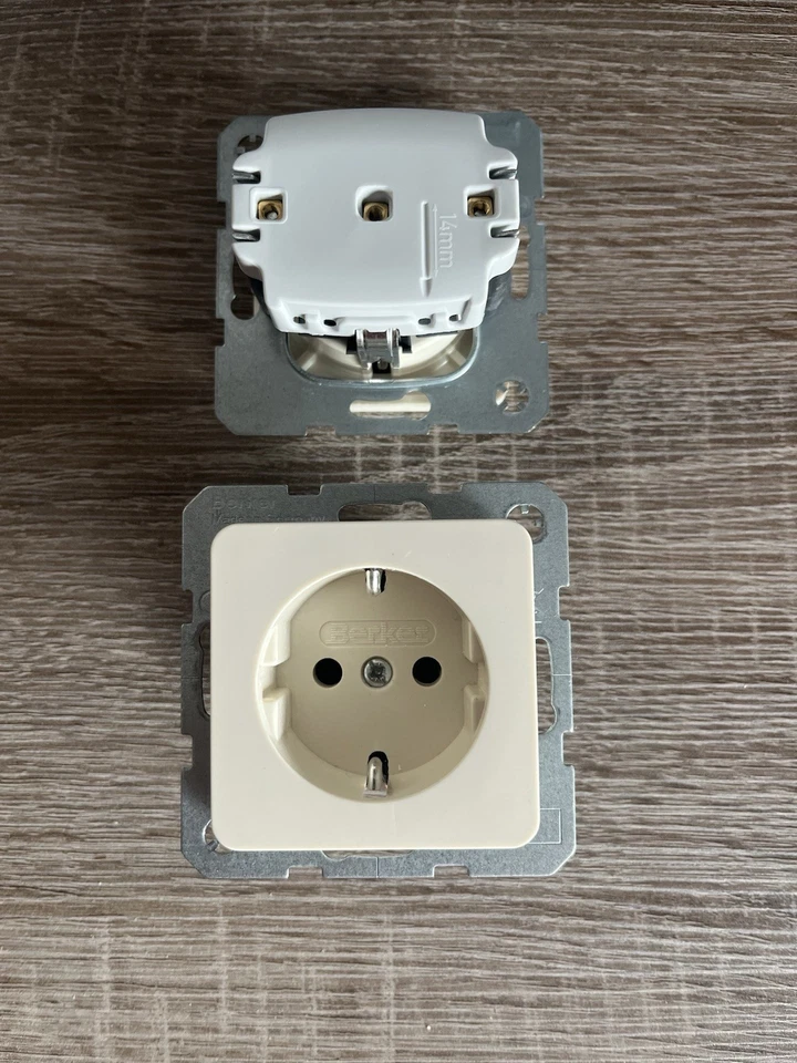 Berker Modul 2 Steckdose Cremeweiß  neuwertig - Bild 1 von 1