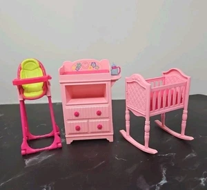 2013 Barbie Careers Babysitter High Chair, Cradle, Changing Table & Baby Bottle - Picture 1 of 16