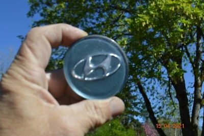  HYUNDAI SANTA FE / TIBURON Center Cap Part # 52960-38300 - Image 1 of 3