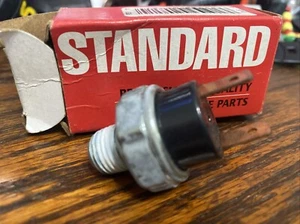 Standard Motor Products PS-129 PS129 Engine Oil Pressure Switch With Light - Picture 1 of 2