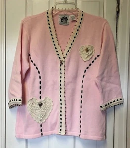 Storybook Strick Medaillon & Spitze Pullover Cardigan 3/4 Arm verziert rosa Gr. M - Bild 1 von 12