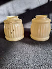 Vintage Paar Glasglockenschirme Cottage Core, schäbig gelb kalt Prozess 2,25