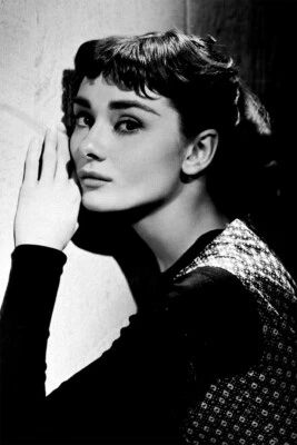 Хепберн Одри модель актриса моды благотворительный печать настенное искусство - плакат 20 x 30 - Изображение 1 из 3