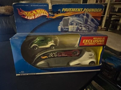 Hot Wheels Pavement Pounder Semi Transporter 3-Window '34 Ford Coupe Hot Rod - Image 1 of 4