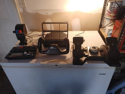 Logitech G Pro Flight Bundle (Yoke, Rudder Pedals, Throttle Quadrant, Switch... - Image 1 of 4