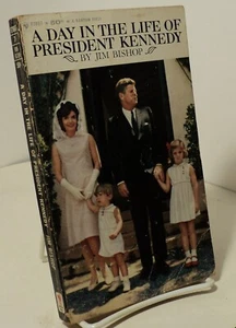 A Day in the Life of President Kennedy by Jim Bishop - Bantam F2867 - 1964 - Picture 1 of 2