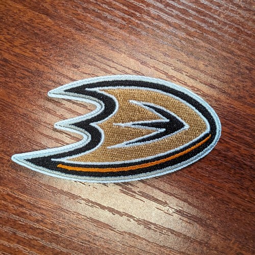 VETEMENTS "Patch Anaheim Ducks NHL Hockey Sport Ricamata Ferro su Toppa 1 75x3 25"