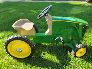 Ertl John Deere Pedal Tractor 8360R - Picture 1 of 13