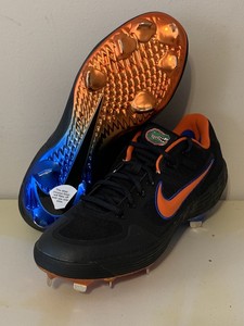 metal baseball cleats size 10