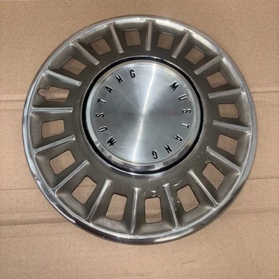 14 英寸 HUBCAP (1) 1968 年福特 MUSTANG 二手轮毂盖 很好 原始设备制造商驱动器 H#652 C8Z1130A — 第 1/4 张图片
