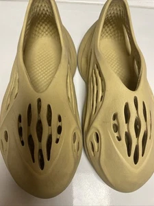 Größe 5 - Yeezy Foam RNNR Sand - Bild 1 von 7