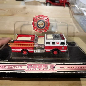 Code 3 Houston FD Seagrave Pumper E-38 #02451 - Picture 1 of 12