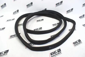 Audi Q5 8R 2.0 TFSI Heckklappendichtung Dichtung Heckklappe Gummi 8R0827705E - Bild 1 von 3