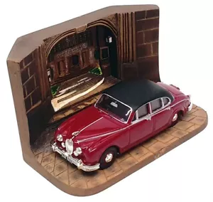 Corgi 1/43 Scale 01806 - Morse Jaguar Mk2 With Cold Cast Diorama - Picture 1 of 6
