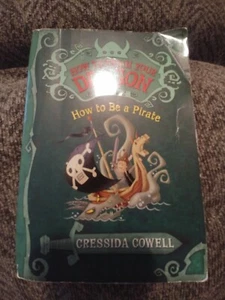 How to Be a Pirate by Cressida Cowell (2010, Trade Paperback) - Foto 1 di 1
