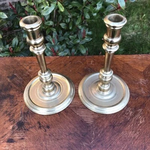 Vintage Virginia Metalworks Pair of Colonial Solid Brass Candlestick Holders - Picture 1 of 9