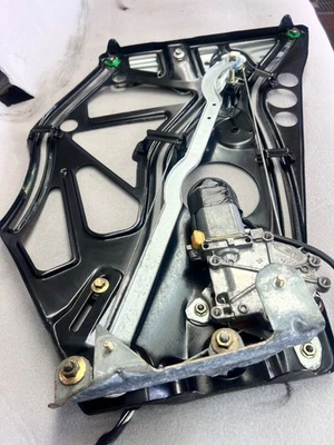 99-03 MERCEDES W208 CLK320 CLK430 CL55 WINDOW REGULATOR MOTOR LEFT REAR - Image 1 of 4