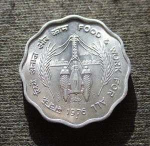 MONEDA DE 10 PAISE 1976 DE LA REPÚBLICA DE LA INDIA COMIDA Y TRABAJO PARA TODOS - Imagen 1 de 2