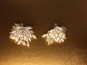 Kunstperlen Ohrringe Cluster Bündel Goldton Hängen Drop Clip Kostüm - Bild 1 von 2