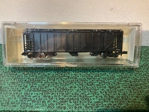 Atlas N scale 3726 3 Bay Covered Hopper Car, Black. Excellent! #8 - Picture 1 of 3