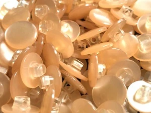 12 Glossy Pearlized Pale Melon Pink Plastic Shank Buttons 9/16" 14mm 12089 - Picture 1 of 4