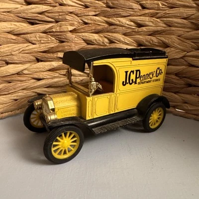 Camión de reparto réplica coleccionable ERTL 1913 Ford Modelo T Van, J.C. Penney Co. Foto 1 de 4