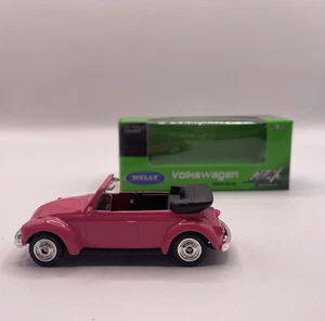 VW Volkswagen Maggiolino Cabriolet Rosa n.52424 Welly Made in China - Foto 1 di 7