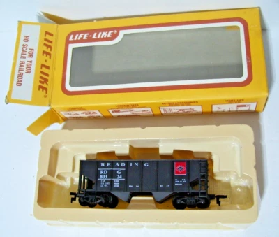 HO Scale Life-Like Reading Two Bay Coal Hopper Black #8510 COAL LOAD - Image 1 of 4