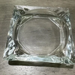 Piccolo posacenere vintage MCM vetro trasparente 3,5" quadrato superiore fondo ottagonale - Foto 1 di 4