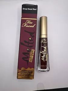 Rossetto TOO FACED fuso opaco liquefatto lunga usura DROP DEAD RED .23 oz/7 ml - Foto 1 di 1