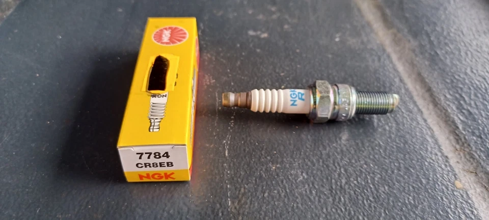 BOUGIE NGK CR8EB - Photo 1/1