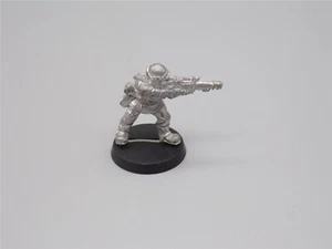 Warhammer 40.000: Imperial Guard - Cadian Shock Troop with Lasgun Miniatur - Bild 1 von 1