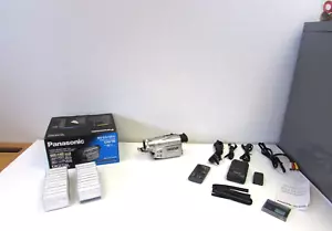Panasonic NV-DS15 EG NV DS 15 EG Camcorder Mini DV PAL & x20 tapes - Picture 1 of 16