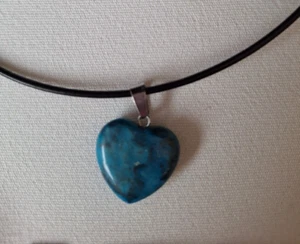 Polished Heart Chrysocolla Stone Pendant Reiki Chakra - 45 cm Cord - Picture 1 of 5