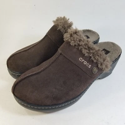 Tamancos Crocs Cobbler Feminino Tamanho 7 Lã Forrado Camurça Salto Cunha Mules 11602 - Imagem 1 de 4